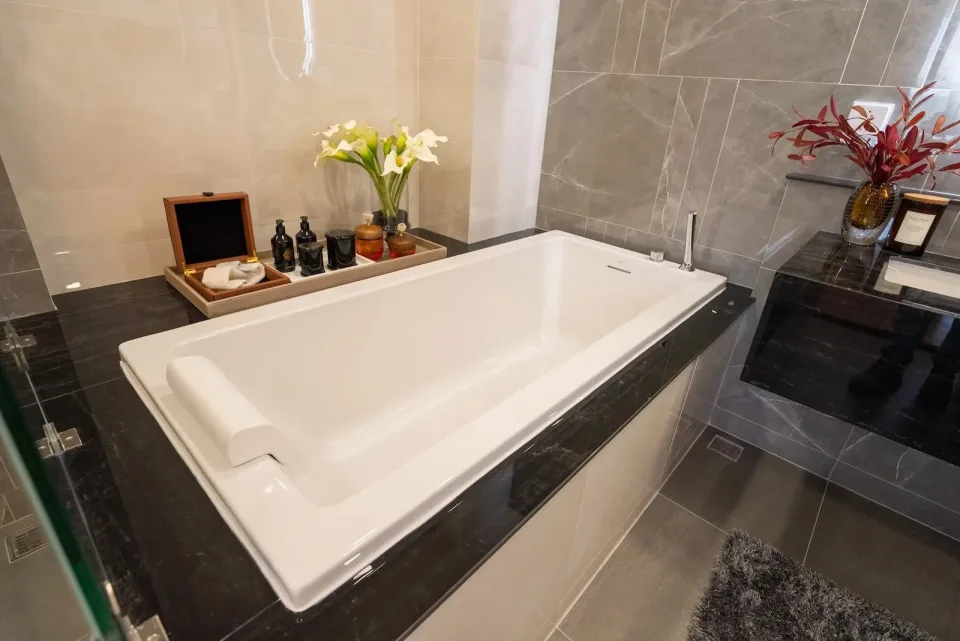 2-Bedroom Condo at Aquarous Jomtien Pattaya by AssetWise, Jomtien