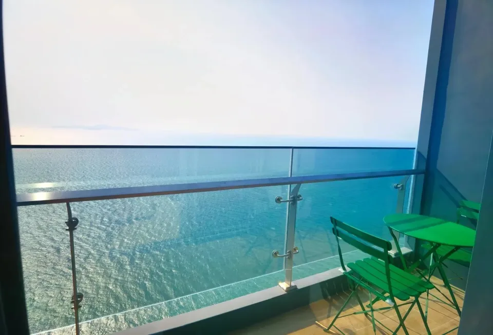 1-Bedroom Condo with Sea View at Arom Wongamat Pattaya, Pattaya
