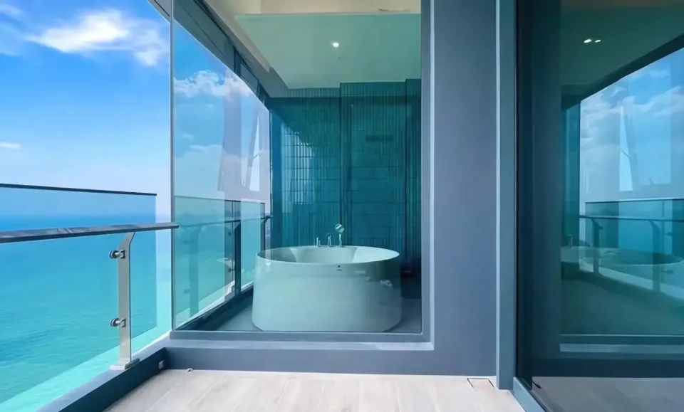 1-Bedroom Condo with Sea View at Arom Wongamat Pattaya, Pattaya