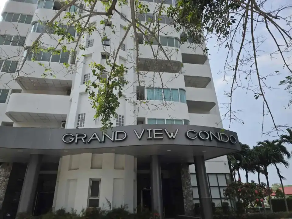 Квартира с 3 спальнями и видом на море в Grand View Condo Pattaya, Паттайя
