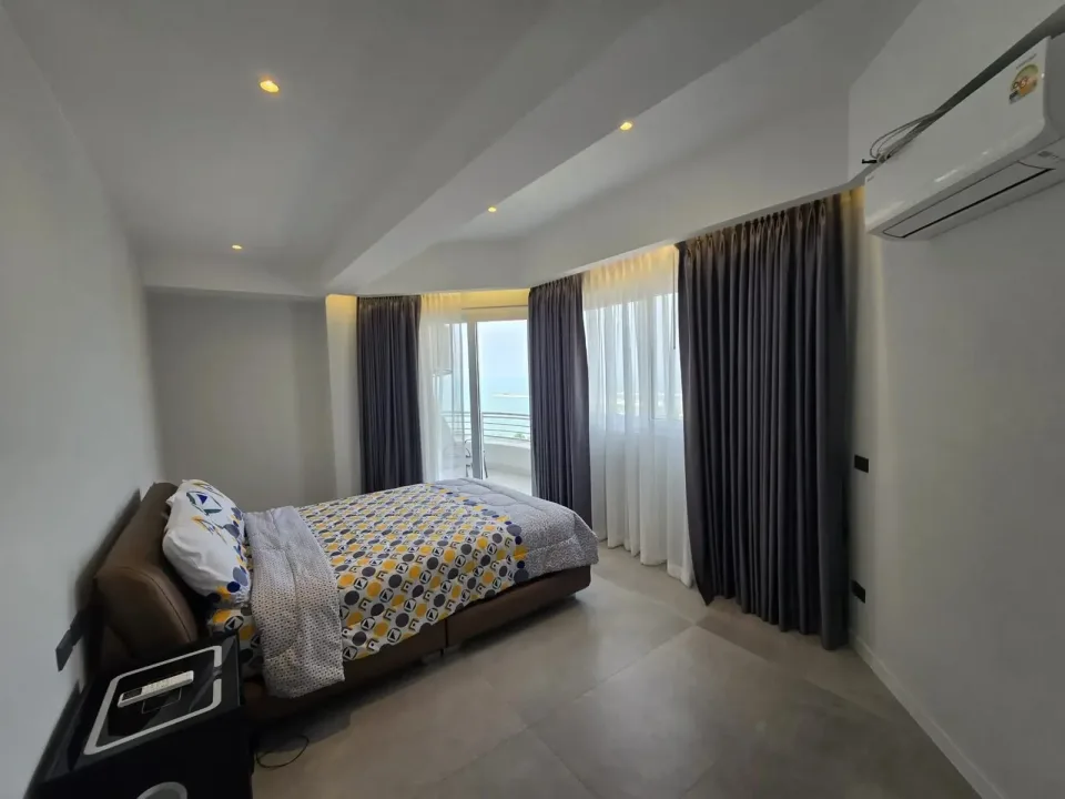 Квартира с 3 спальнями и видом на море в Grand View Condo Pattaya, Паттайя