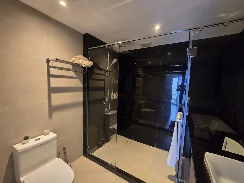 Квартира с 3 спальнями и видом на море в Grand View Condo Pattaya, Паттайя