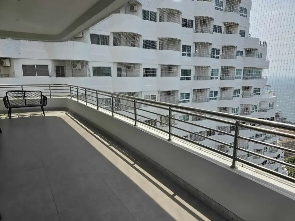 Квартира с 3 спальнями и видом на море в Grand View Condo Pattaya, Паттайя