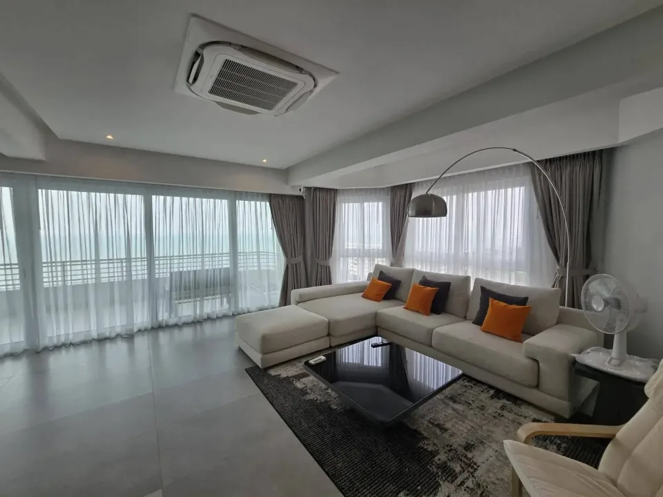 Квартира с 3 спальнями и видом на море в Grand View Condo Pattaya, Паттайя