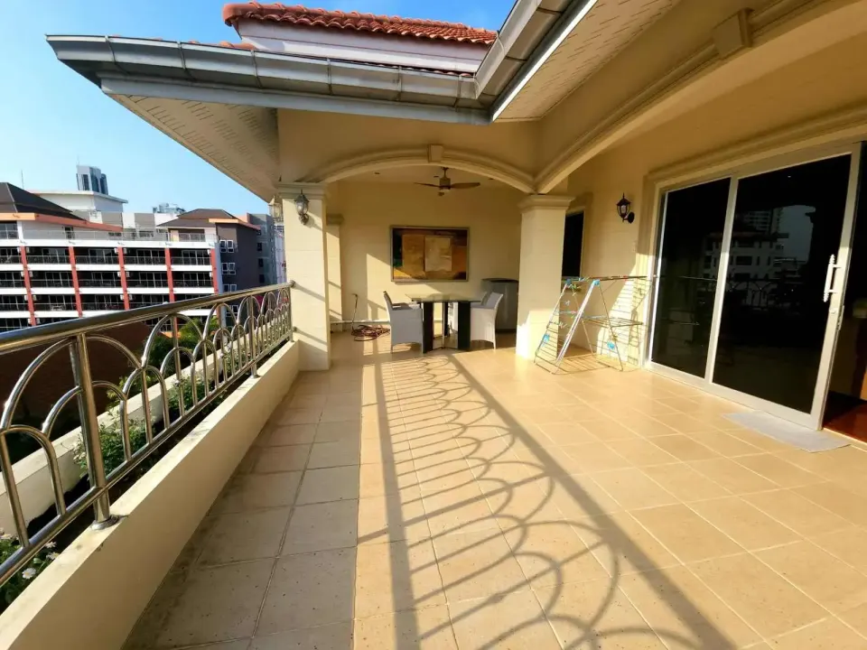 3-Bedroom Condo with Terrace at Nordic Dream Paradise, Pattaya