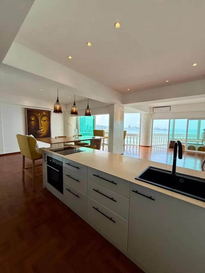 Квартира с 2 спальнями и видом на море в Park Beach Condominium, Паттайя