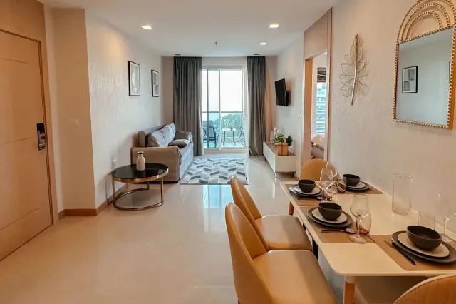 Квартира с 2 спальнями и видом на море в The Palm Wongamat Beach, Паттайя