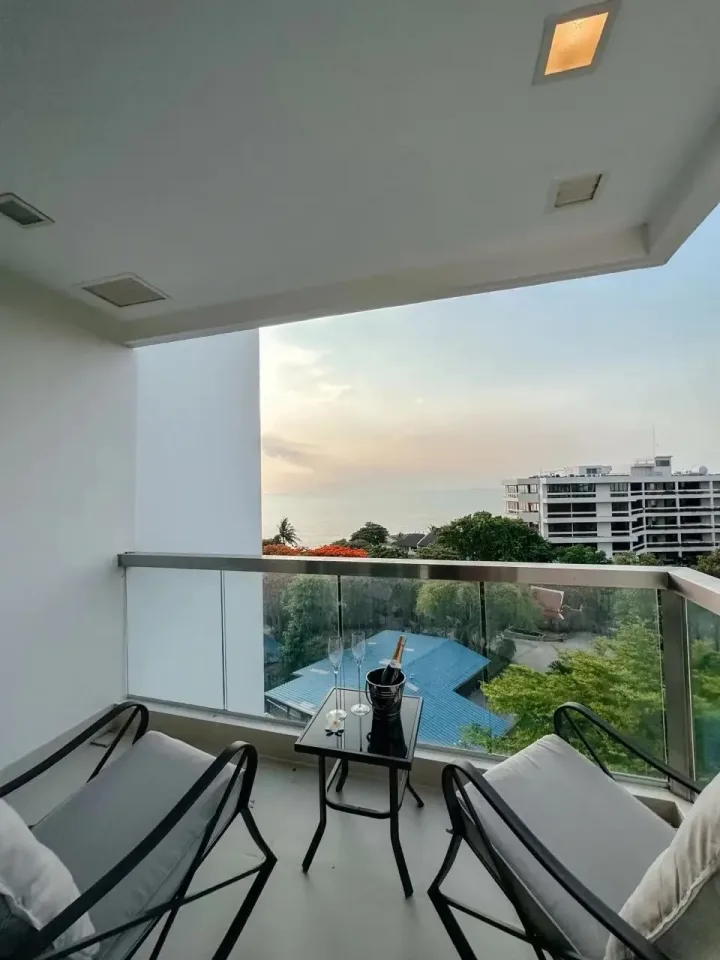 Квартира с 2 спальнями и видом на море в The Palm Wongamat Beach, Паттайя