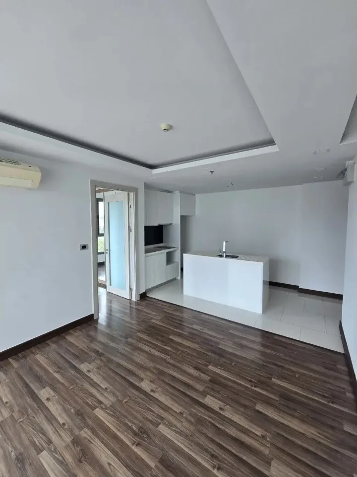 1-Bedroom Condo with Sea View at The Peak Towers Pattaya, Pattaya