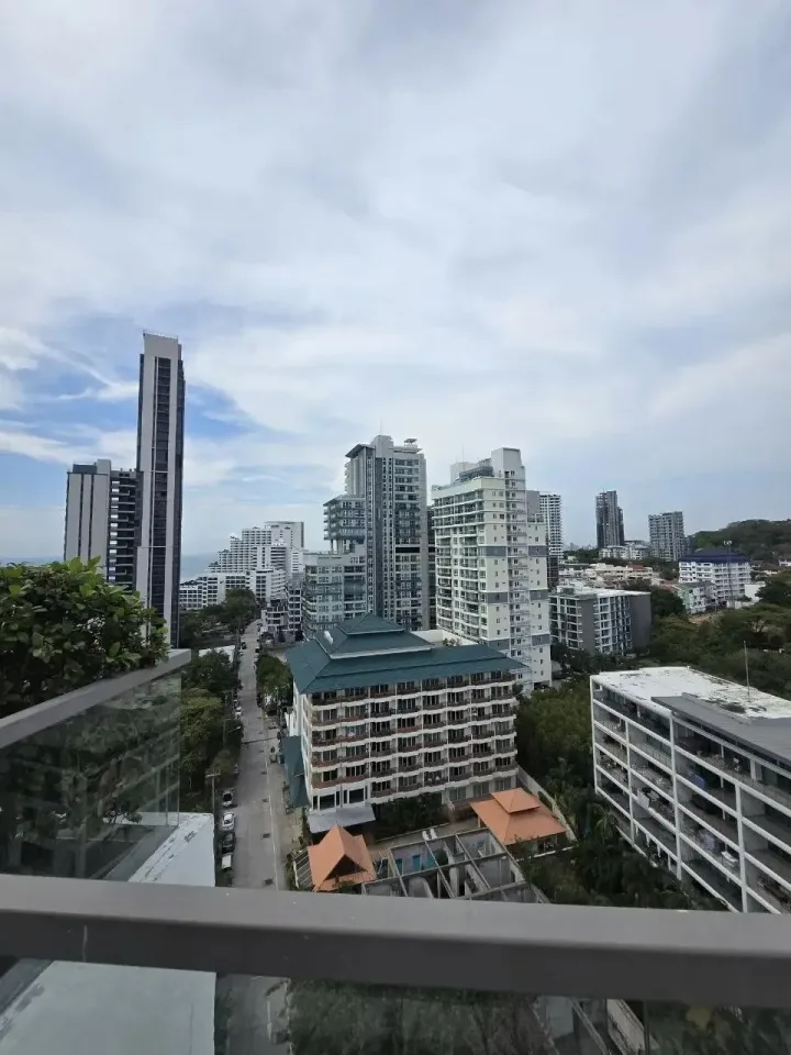 1-Bedroom Condo with Sea View at The Peak Towers Pattaya, Pattaya