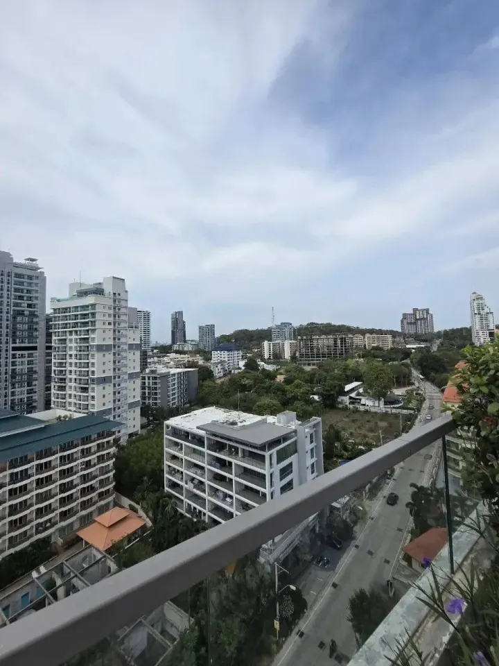 1-Bedroom Condo with Sea View at The Peak Towers Pattaya, Pattaya