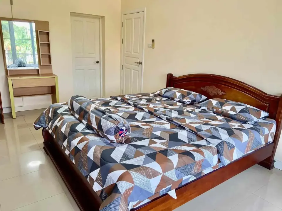 Вилла с 4 спальнями и частным бассейном в Bang Saray House, Паттайя