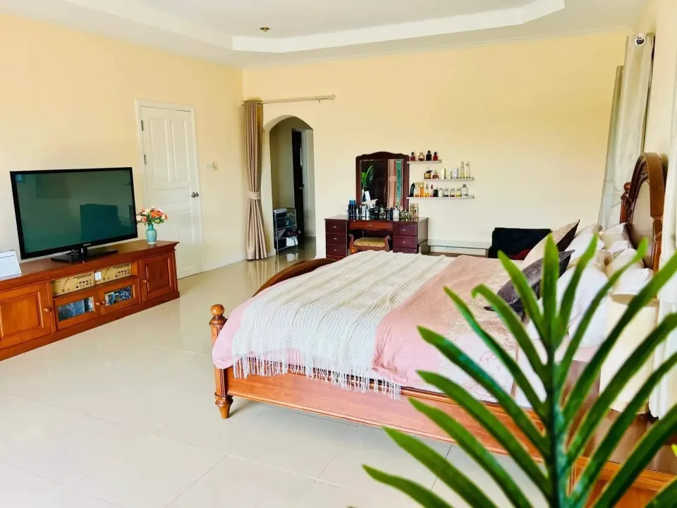 Вилла с 4 спальнями и частным бассейном в Bang Saray House, Паттайя