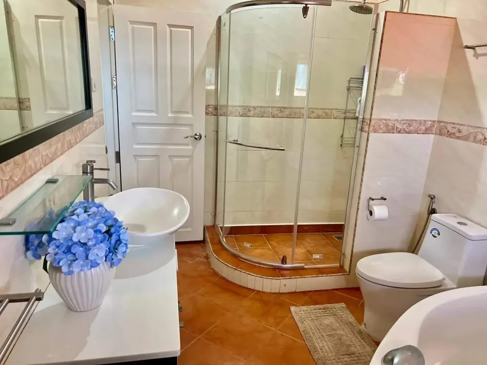 Вилла с 4 спальнями и частным бассейном в Bang Saray House, Паттайя