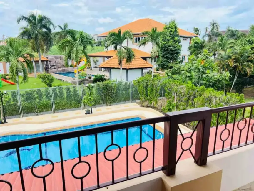 Вилла с 4 спальнями и частным бассейном в Bang Saray House, Паттайя