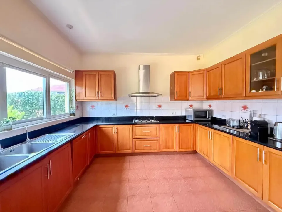 Вилла с 4 спальнями и частным бассейном в Bang Saray House, Паттайя