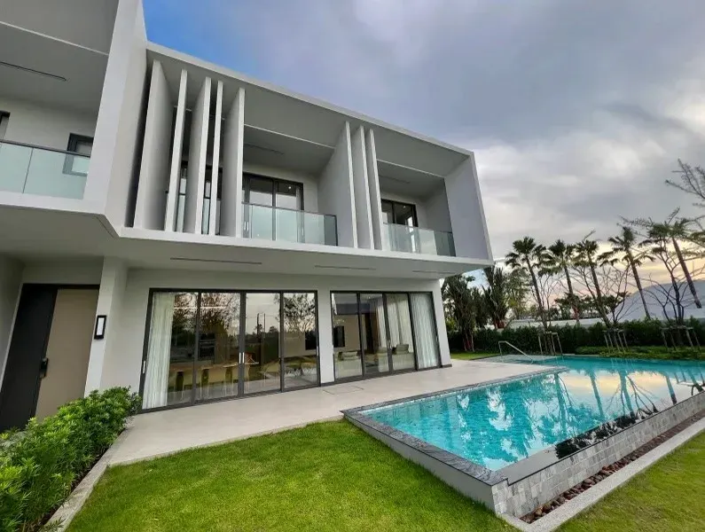 4-Bedroom Villa with Private Pool at Glory Village Pattaya, Pattaya