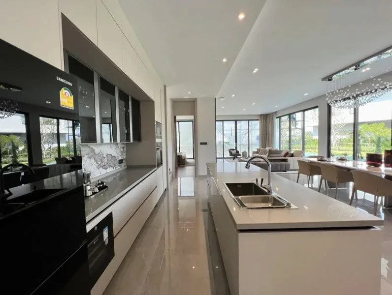 4-Bedroom Villa with Private Pool at Glory Village Pattaya, Pattaya