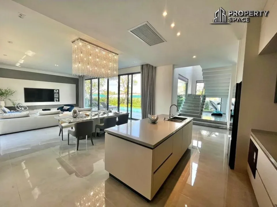 3-Bedroom Villa with Private Pool at Glory Village Pattaya, Pattaya