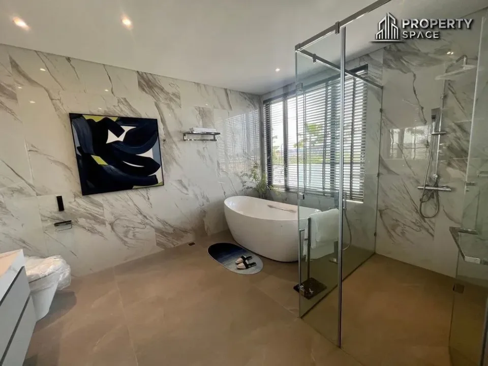 Вилла с 3 спальнями и частным бассейном в Glory Village Pattaya, Паттайя