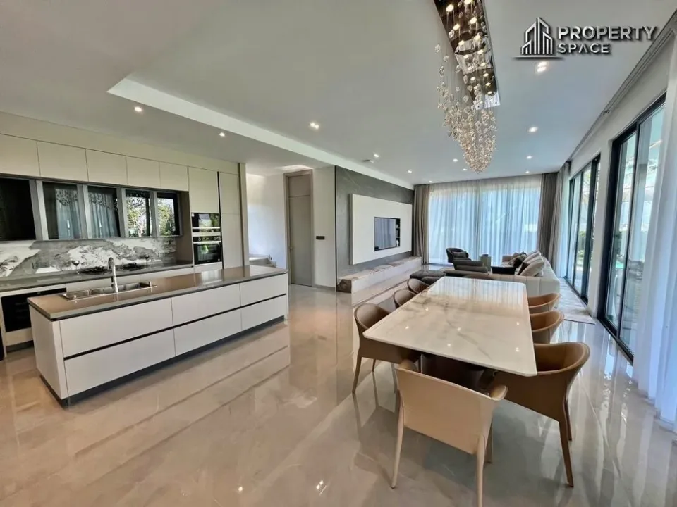 4-Bedroom Villa with Private Pool at Glory Village Pattaya, Pattaya