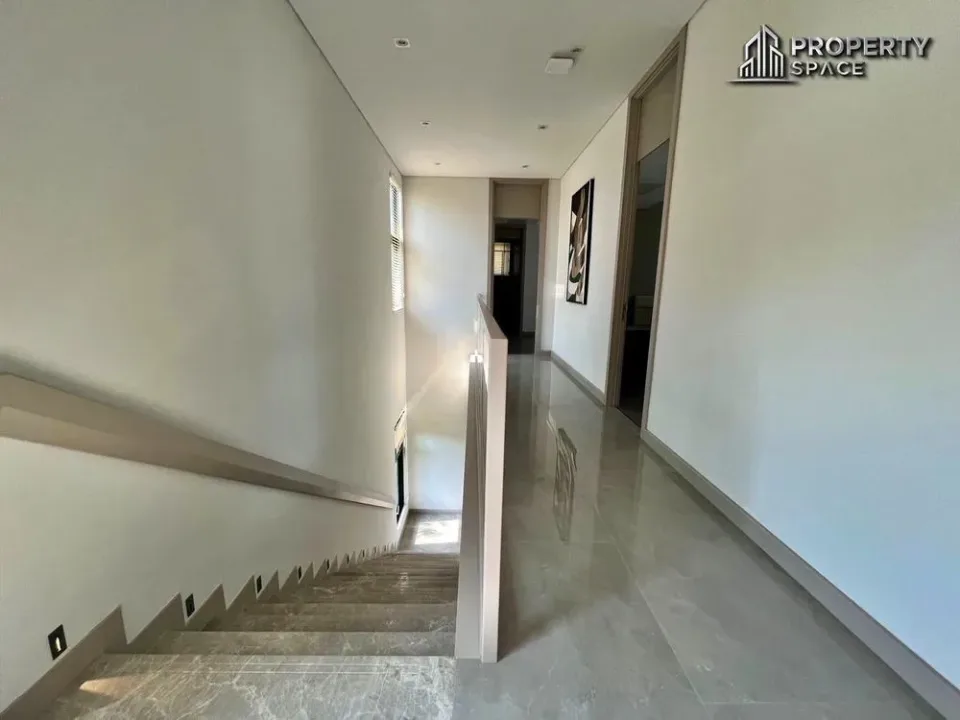 4-Bedroom Villa with Private Pool at Glory Village Pattaya, Pattaya