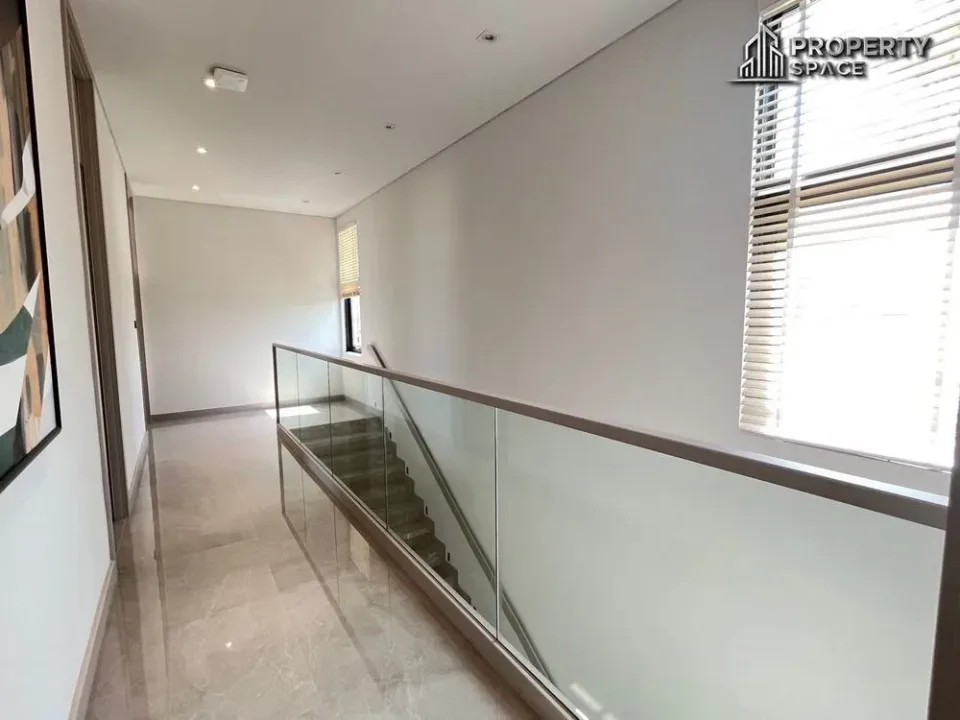 4-Bedroom Villa with Private Pool at Glory Village Pattaya, Pattaya