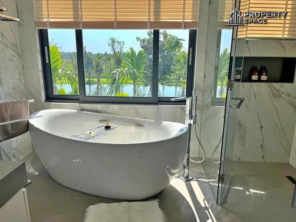4-Bedroom Villa with Private Pool at Glory Village Pattaya, Pattaya