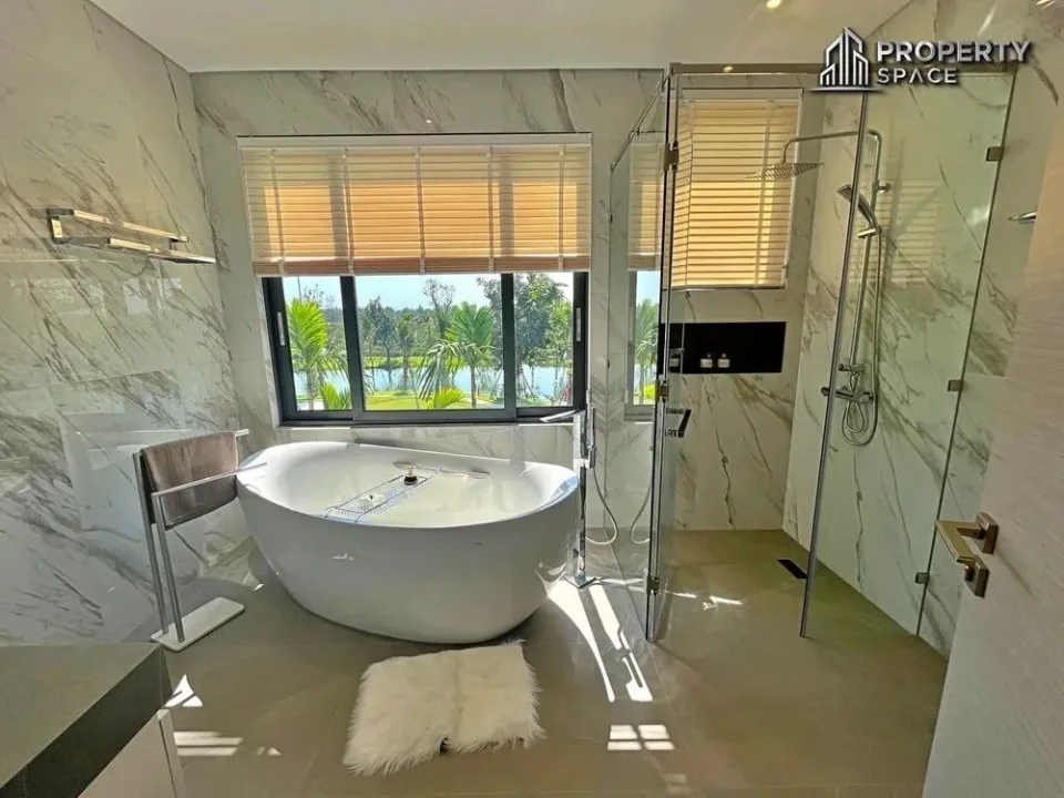 4-Bedroom Villa with Private Pool at Glory Village Pattaya, Pattaya