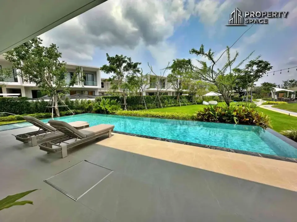 4-Bedroom Villa with Private Pool at Glory Village Pattaya, Pattaya