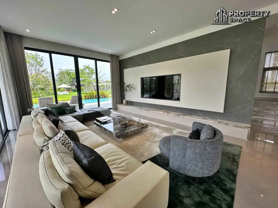 4-Bedroom Villa with Private Pool at Glory Village Pattaya, Pattaya