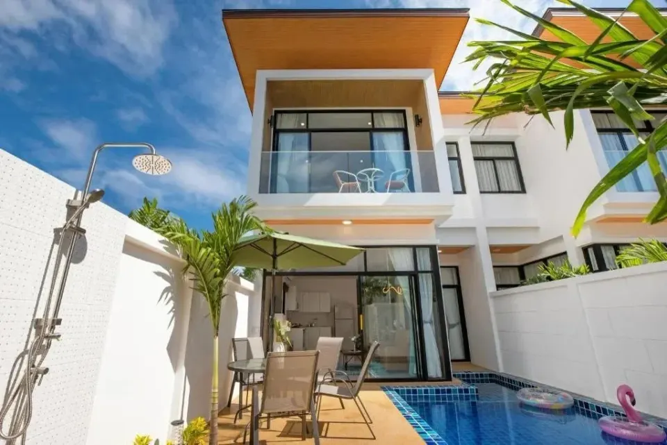 3-Bedroom Townhouse with Private Pool at Goldena Twin, Kamala