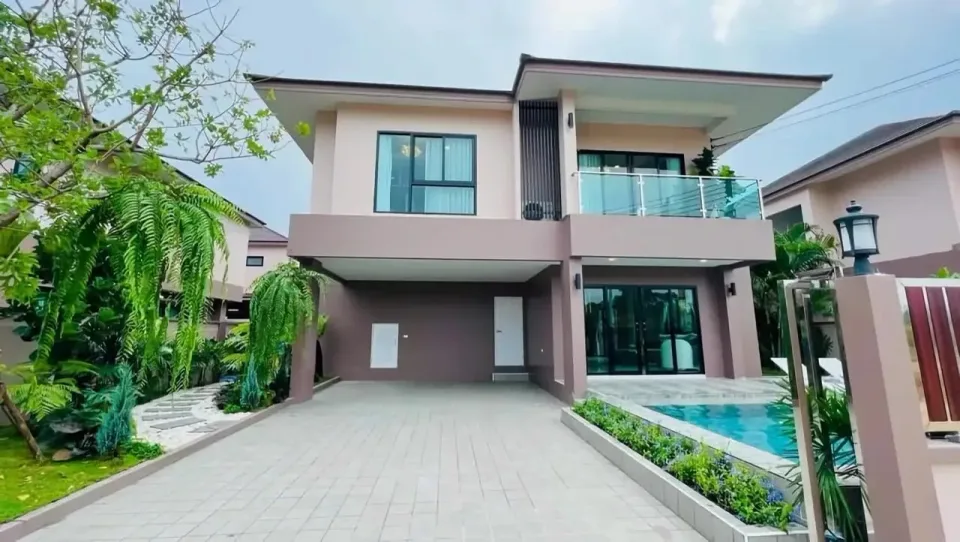 5-Bedroom Villa with Private Pool at The Lake Huay Yai, Pattaya
