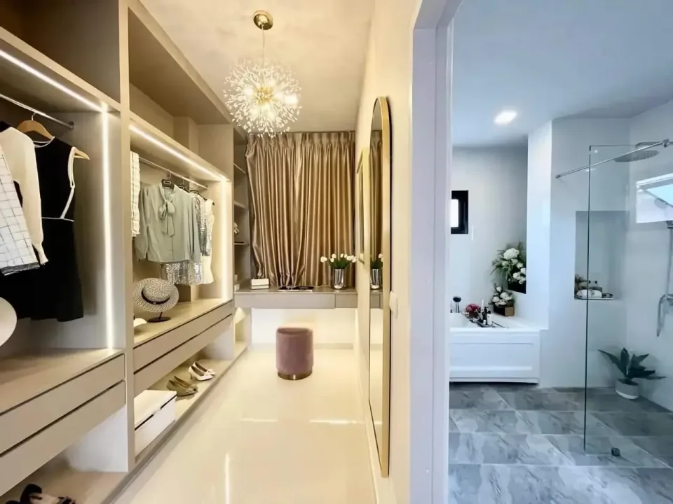 5-Bedroom Villa with Private Pool at The Lake Huay Yai, Pattaya