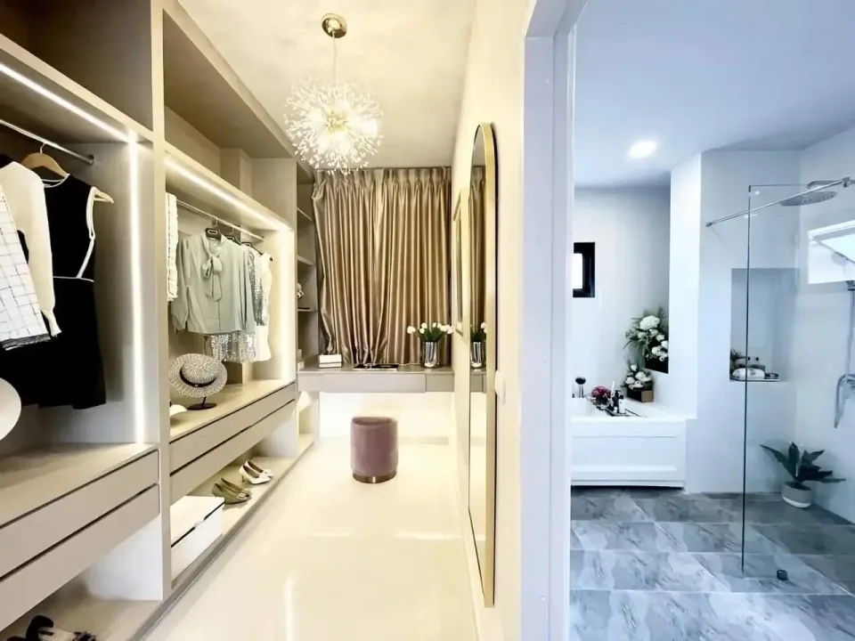 5-Bedroom Villa with Private Pool at The Lake Huay Yai, Pattaya