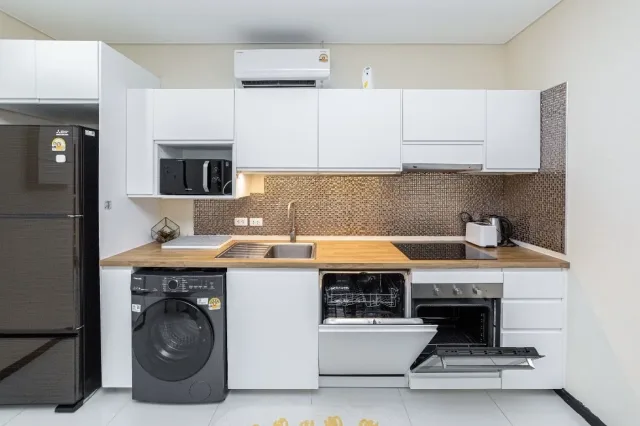 Квартира с 3 спальнями и видом на бассейн в Kamala Regent Condominium