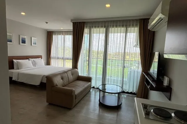 Студия с видом на море в Wyndham Royal Lee Phuket, Най Янг