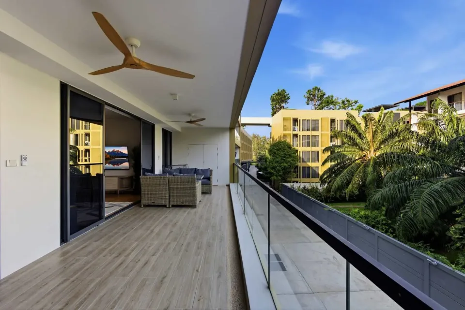 Квартира с 2 спальнями и прямым выходом к бассейну в Laguna Beach Residences Reef, Банг Тао