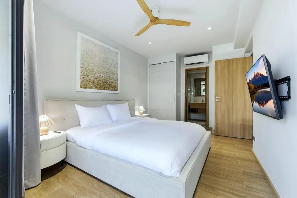 Квартира с 2 спальнями и прямым выходом к бассейну в Laguna Beach Residences Reef, Банг Тао