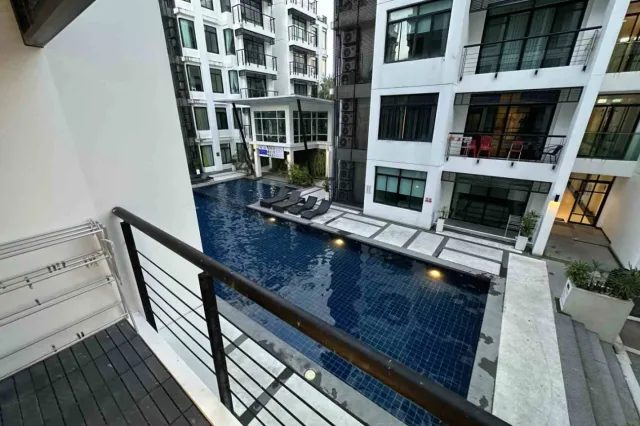 Квартира с 3 спальнями и видом во двор в Kamala Regent Condominium
