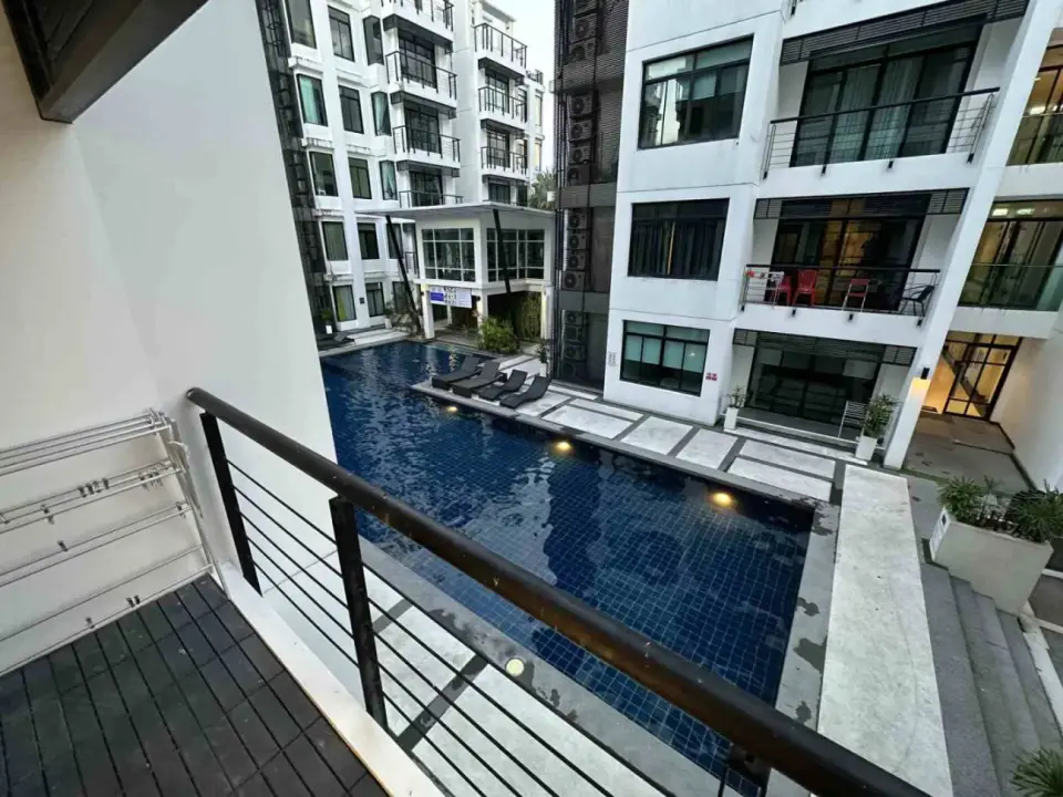 Квартира с 3 спальнями и видом во двор в Kamala Regent Condominium