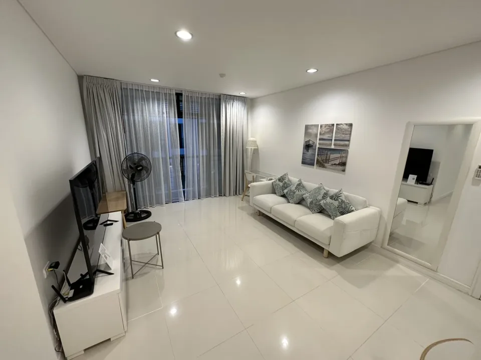 Квартира с 3 спальнями и видом во двор в Kamala Regent Condominium