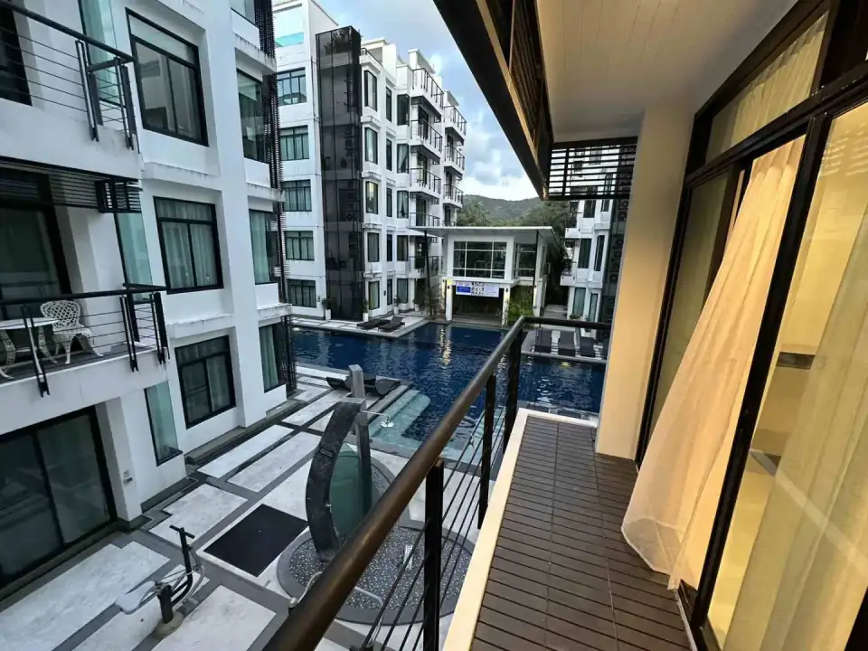 Квартира с 3 спальнями и видом во двор в Kamala Regent Condominium