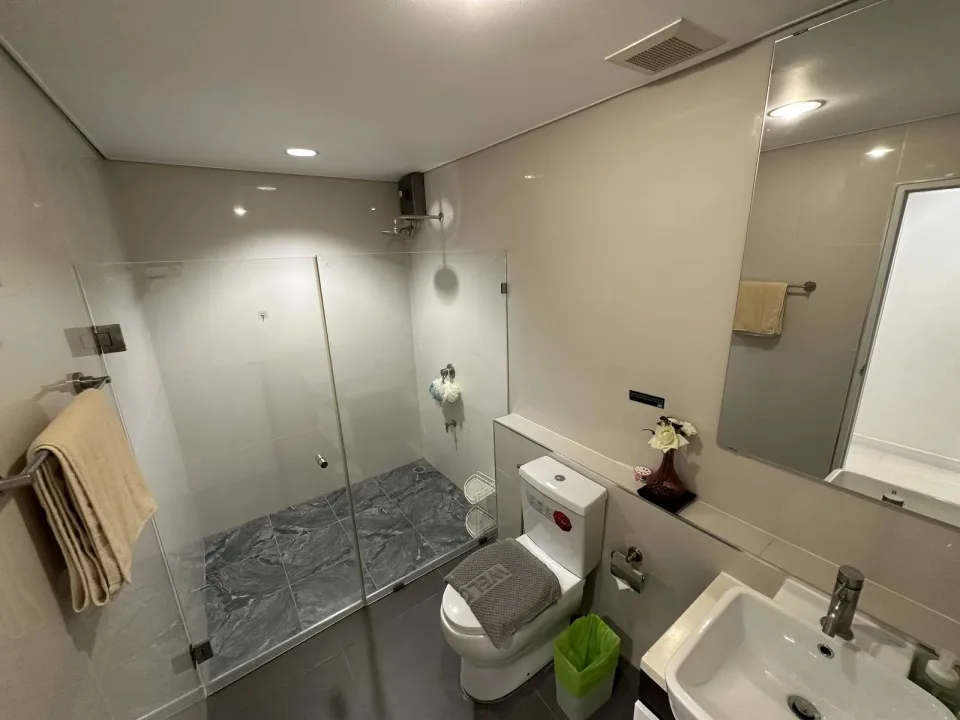 Квартира с 3 спальнями и видом во двор в Kamala Regent Condominium