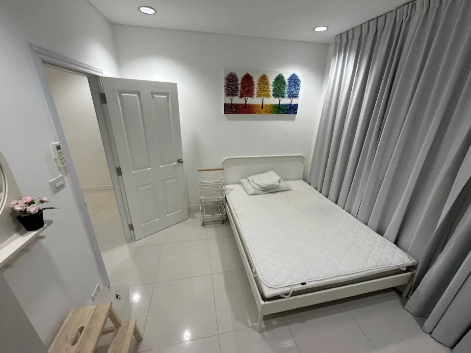 Квартира с 3 спальнями и видом во двор в Kamala Regent Condominium