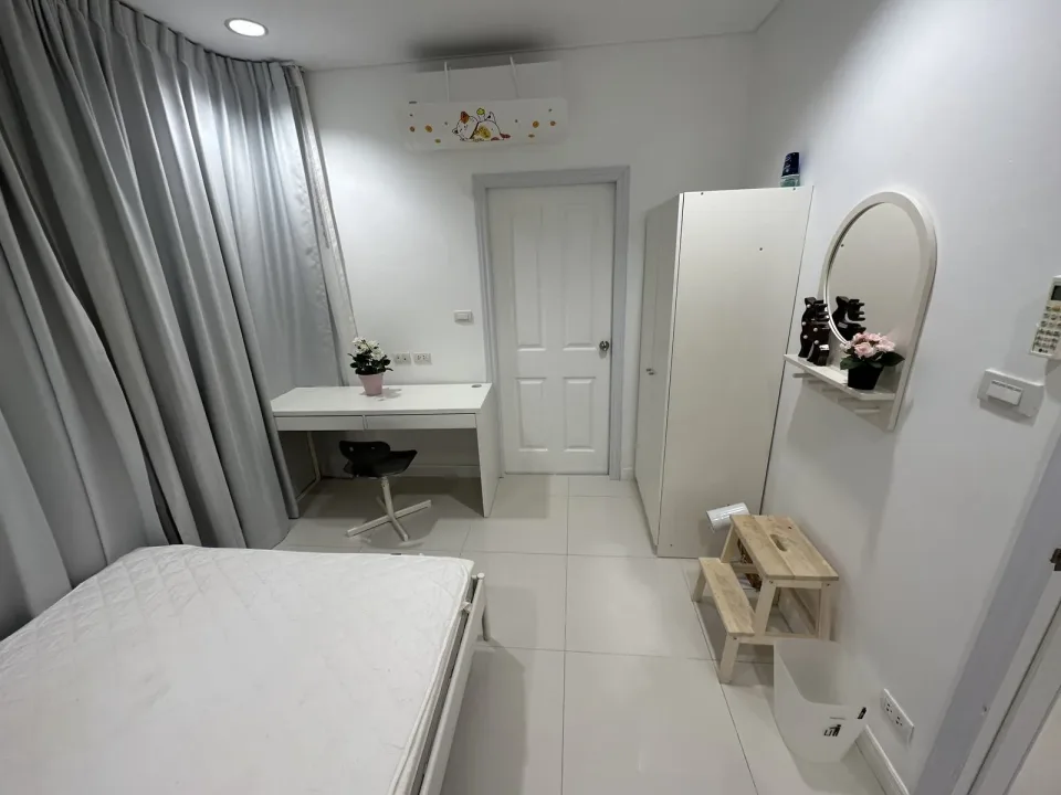 Квартира с 3 спальнями и видом во двор в Kamala Regent Condominium
