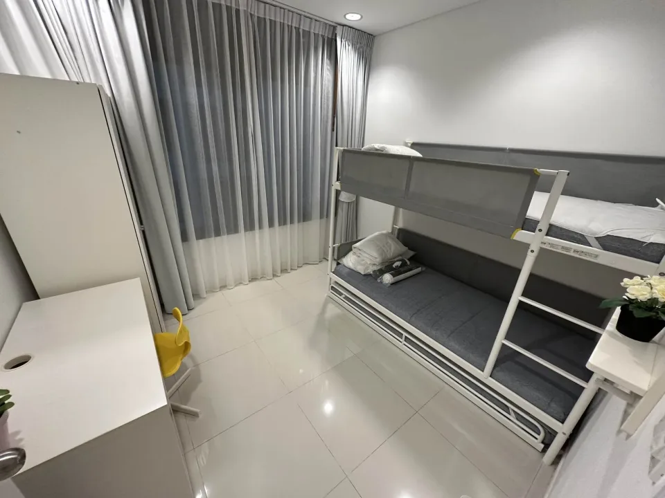 Квартира с 3 спальнями и видом во двор в Kamala Regent Condominium