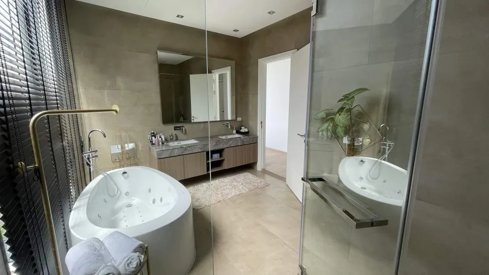 Вилла с 6 спальнями и частным бассейном в Ocean Hills Phuket
