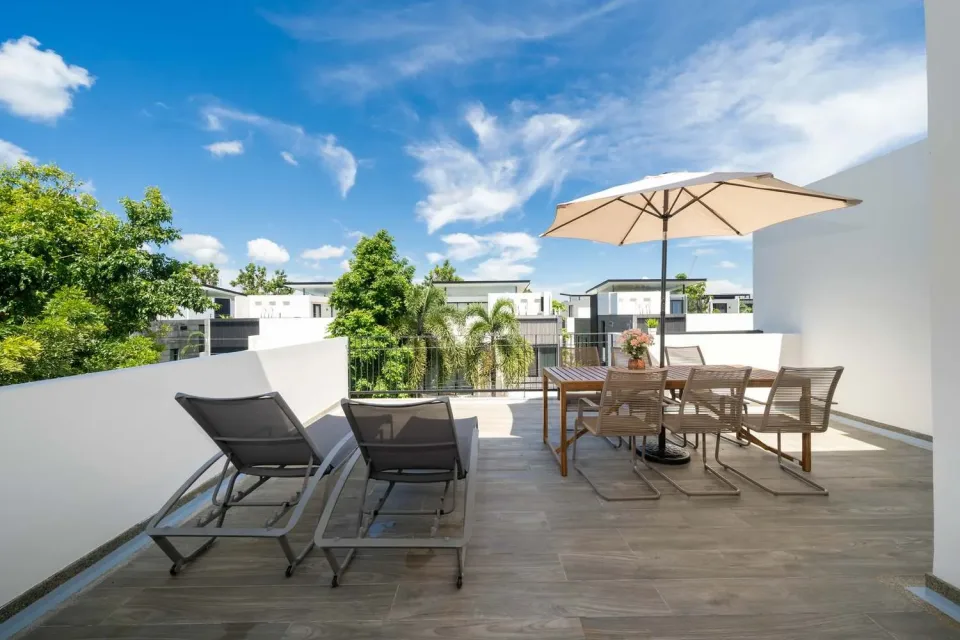 Таунхаус с 3 спальнями и террасой в Laguna Park Phuket, Банг Тао