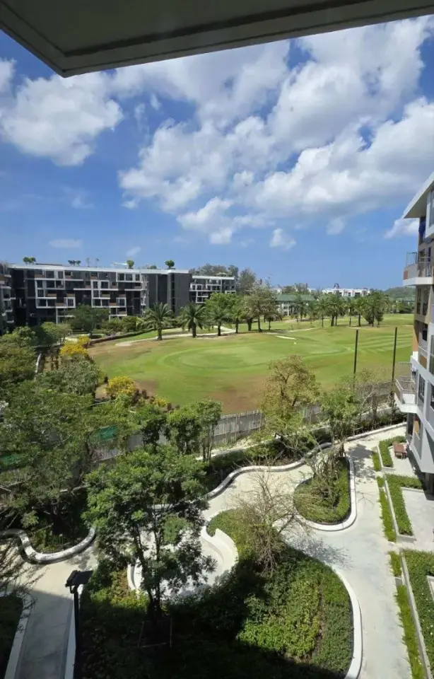 Квартира с 2 спальнями и видом на гольф-поле в Skypark Celeste Laguna Phuket